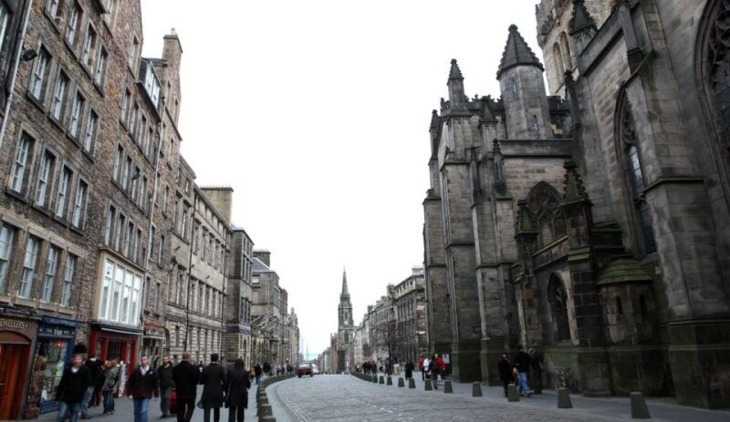 edinburgh-witches-trials-and-truth-small-group-tour
