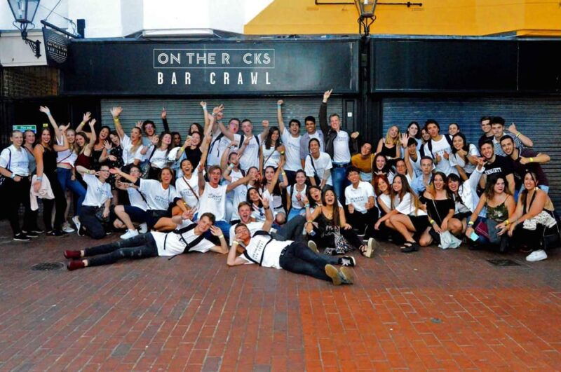 edinburghs-best-bar-crawl-free-shots-discounts-photos