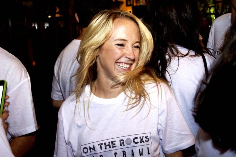 edinburghs-best-bar-crawl-free-shots-discounts-photos