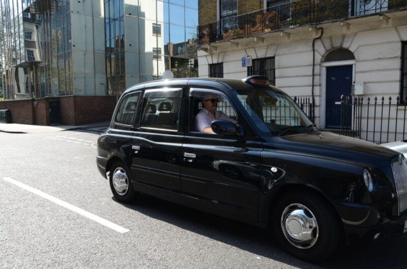 edinburghs-hidden-treasures-black-taxi-tour