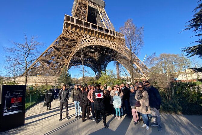 eiffel-tower-elevator-guided-tour-and-paris-city-bus-tour