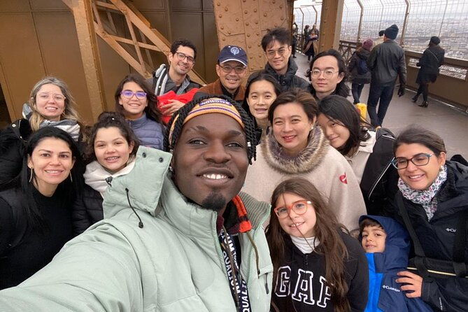 eiffel-tower-elevator-guided-tour-and-paris-city-bus-tour