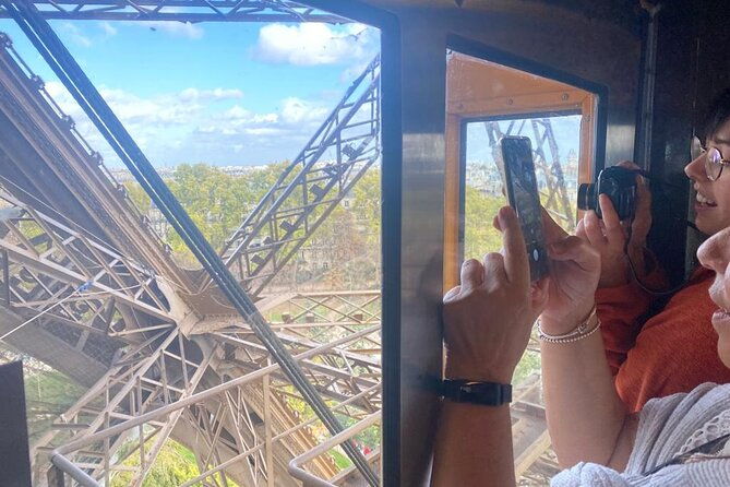 eiffel-tower-elevator-guided-tour-and-paris-city-bus-tour