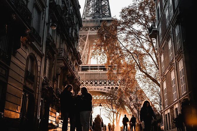 eiffel-tower-elevator-tour-with-interactive-guide-and-summit-2