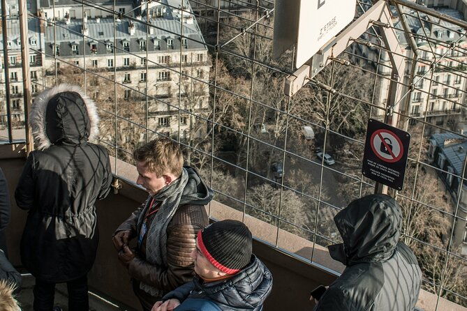 eiffel-tower-elevator-tour-with-interactive-guide-and-summit-2