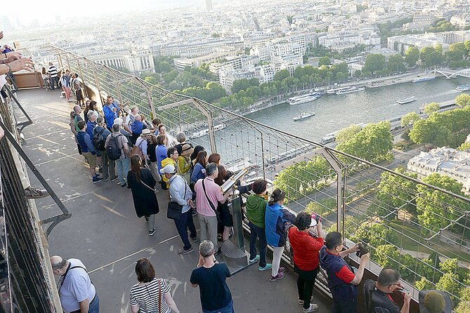 eiffel-tower-guided-elevator-tour-summit-optional-2