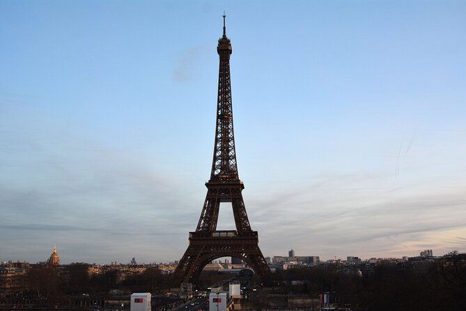 eiffel-tower-guided-tour-by-the-stairs-up-to-second-floor