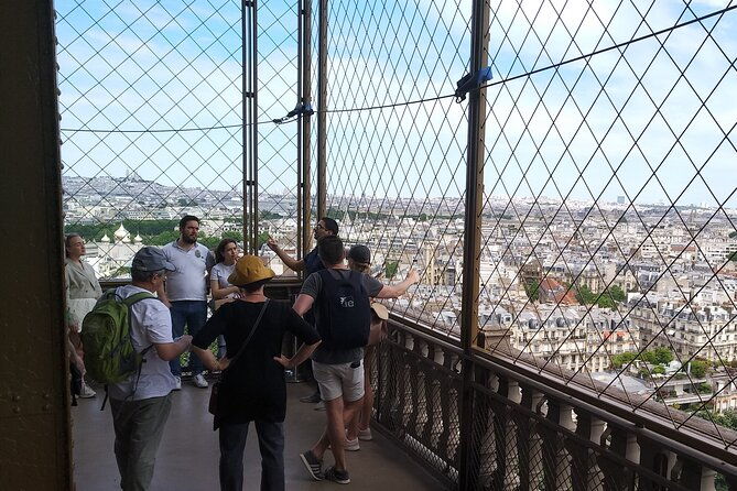 eiffel-tower-guided-tour-by-the-stairs-up-to-second-floor