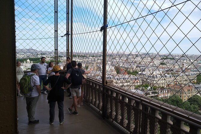 eiffel-tower-guided-tour-by-the-stairs-up-to-second-floor