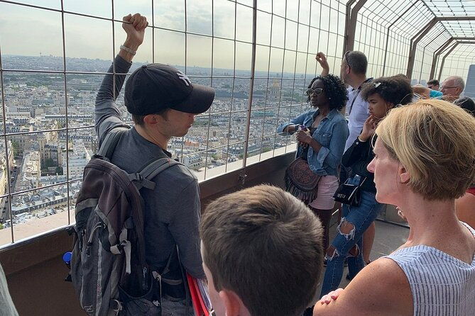 eiffel-tower-guided-tour-by-the-stairs-up-to-second-floor
