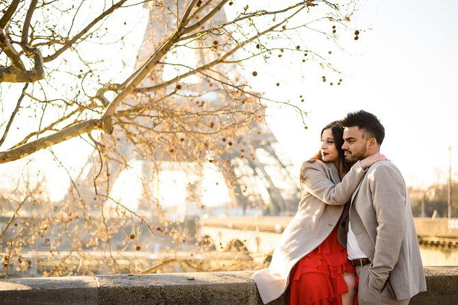 eiffel-tower-photographer-professional-photo-shoot-paris