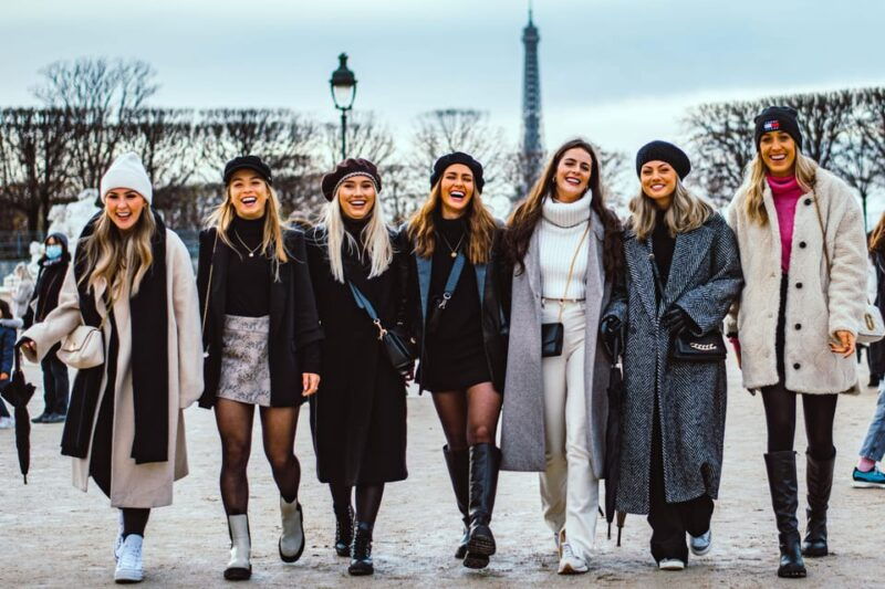 eiffel-tower-photos-capture-iconic-memories-in-paris