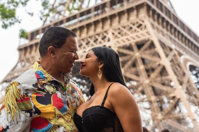 eiffel-tower-photos-capture-iconic-memories-in-paris