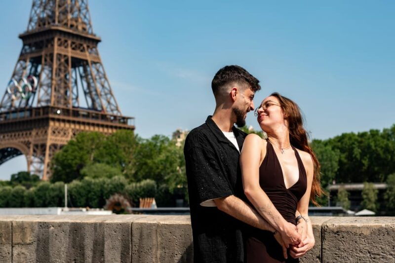 eiffel-tower-photos-capture-iconic-memories-in-paris