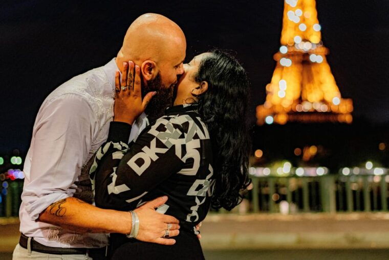 eiffel-tower-photos-capture-iconic-memories-in-paris