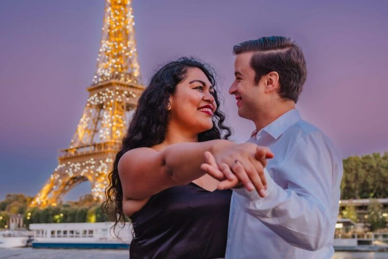 eiffel-tower-photos-capture-iconic-memories-in-paris