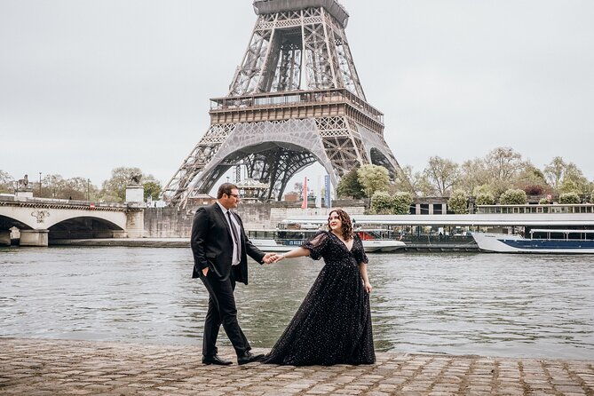 eiffel-tower-private-photoshoot-with-a-professional-photographer-2
