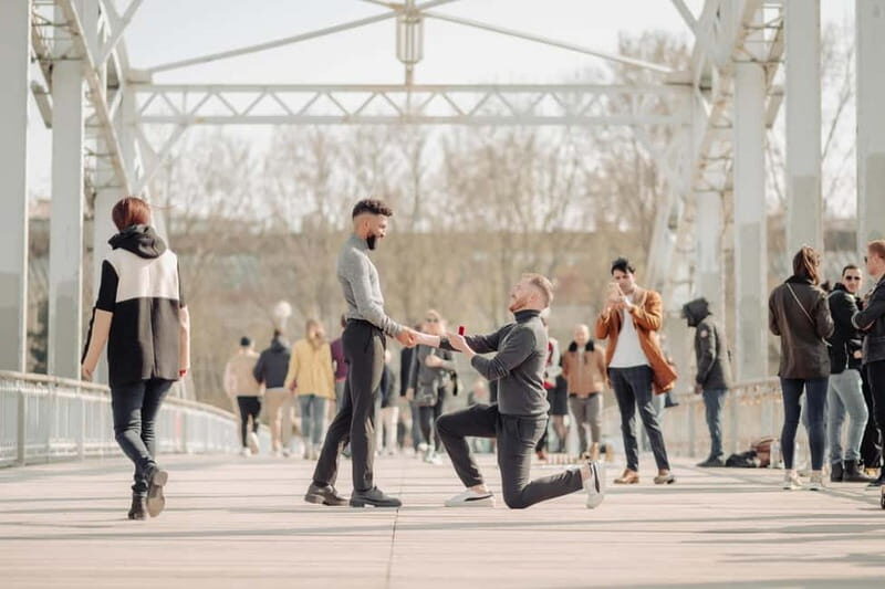 Eiffel Tower Proposal lgbtqia+ / 1h Photographer - Pricing and Value