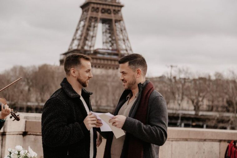 eiffel-tower-proposal-lgbtqia-1h-photographer