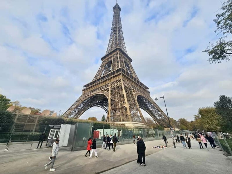 Eiffel Tower: Ticket to Summit or 2nd Floor by Elevator - FAQ