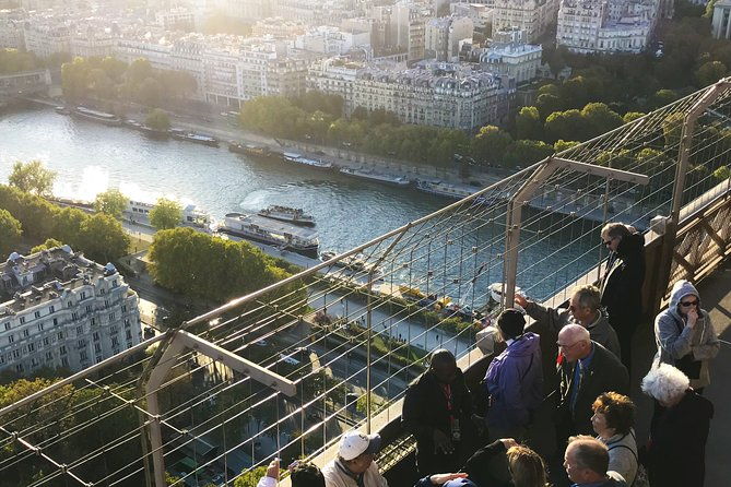 eiffel-tower-tour-by-lift-and-seine-cruise-4