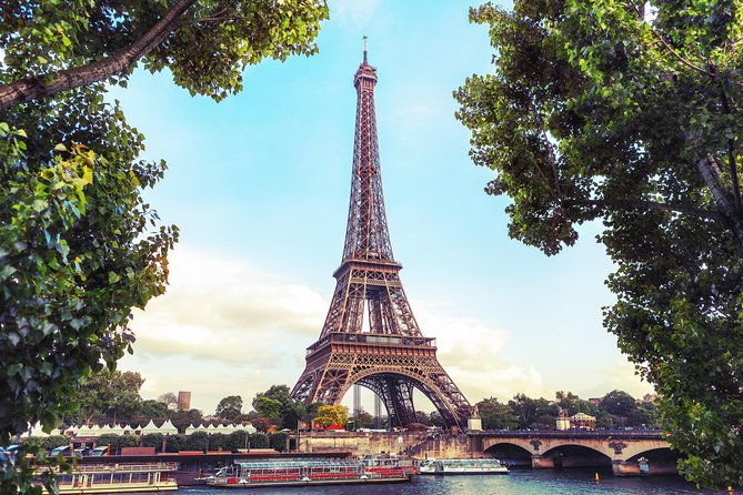 eiffel-tower-tour-by-lift-and-seine-cruise