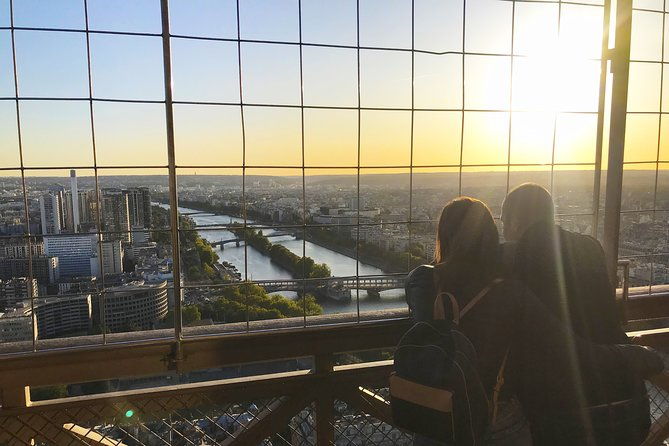 eiffel-tower-tour-by-lift-and-seine-cruise