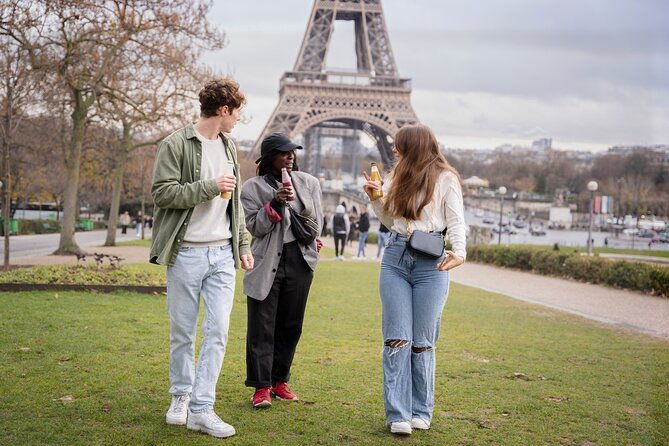 eiffel-tower-walking-free-tour-with-selfie-and-photoshoot
