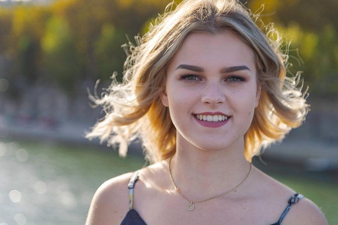 eiffel-tower-walking-photo-tour-with-pro-photographer-for-solo-travellers