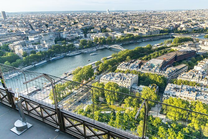 Eiffel Tower with 2nd Floor Access & Trocadero Gardens Tour - Authentic Insights from Reviews