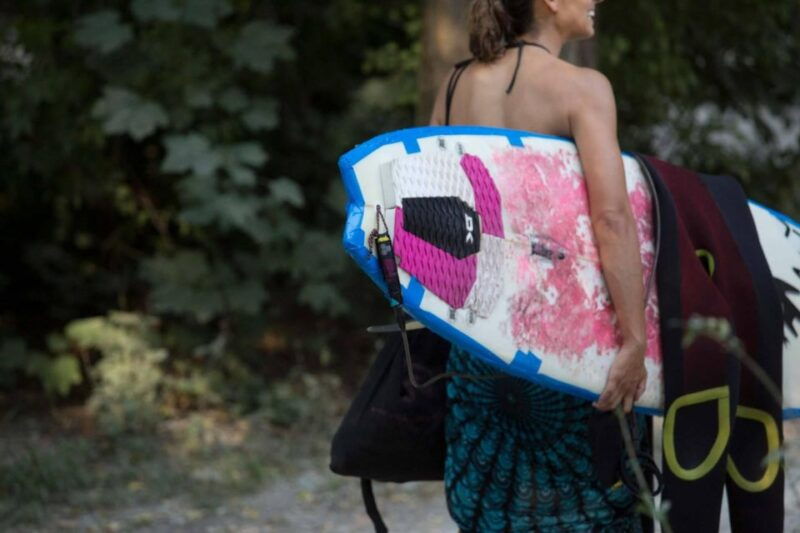 eisbach-wave-surfing-in-the-center-of-munich-germany