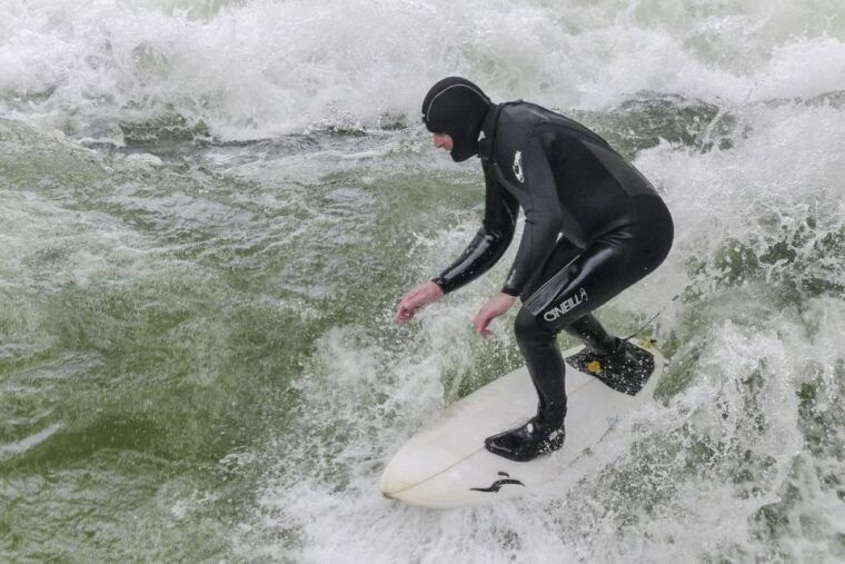 eisbach-wave-surfing-in-the-center-of-munich-germany