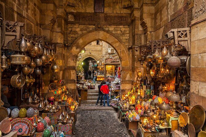 El Moez Street - Exploring El-Moez Street: What to Expect