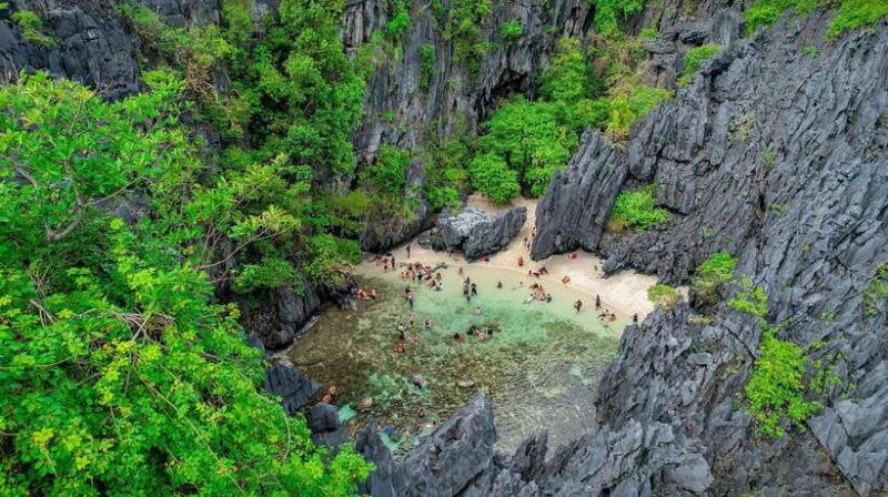 el-nido-island-hopping-and-snorkeling-private-boat-tour