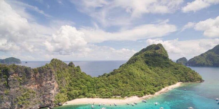 el-nido-island-hopping-tour-c-hidden-beaches-shrine