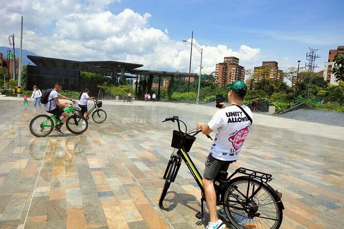 electric-bike-city-tour-medellin-viewpoints-local-snacks-and-drink-tastings