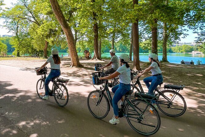 Electric bike ride in the Parc de la Tête d'Or - 2h - An In-Depth Look at the Lyon Electric Bike Tour