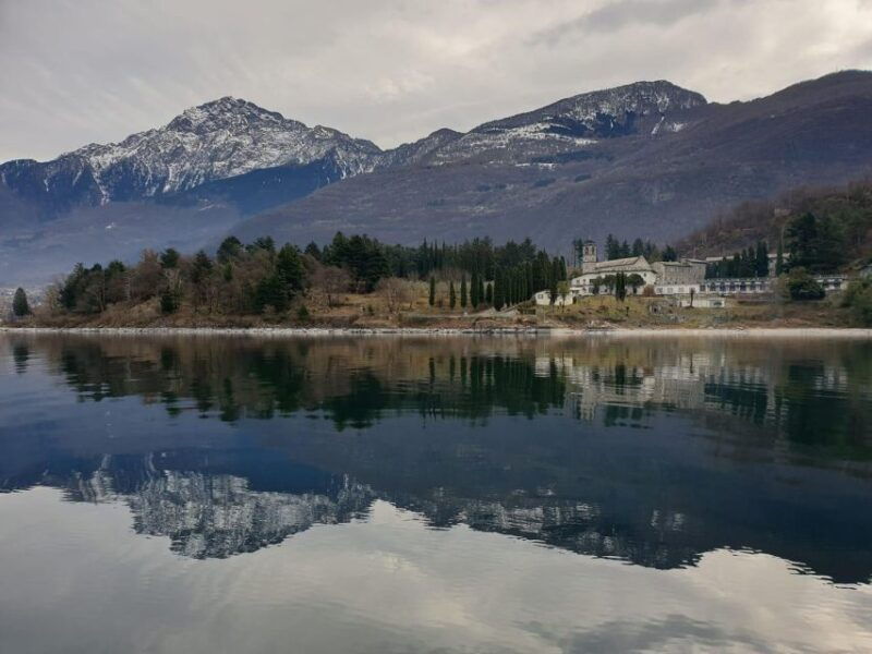 Electric Boat Rental in Colico Como Lake and Natural Reserve - Features and Equipment