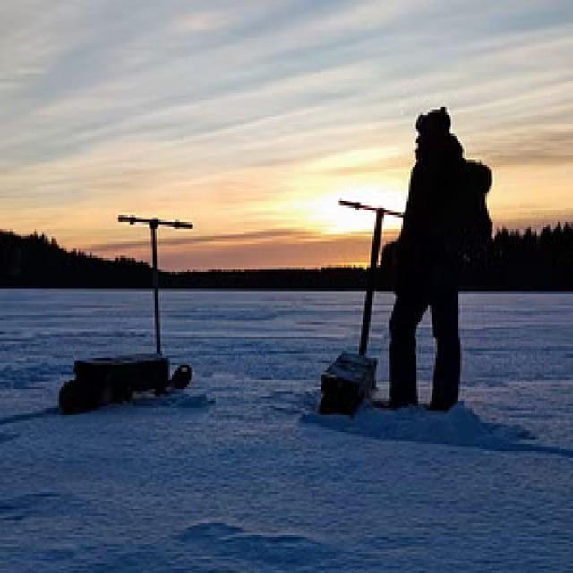 electric-snowscootering-in-lake-inari-2-hours