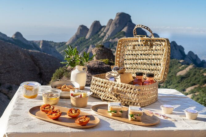 elegant-private-picnic-in-montserrat-at-1100m-altitude
