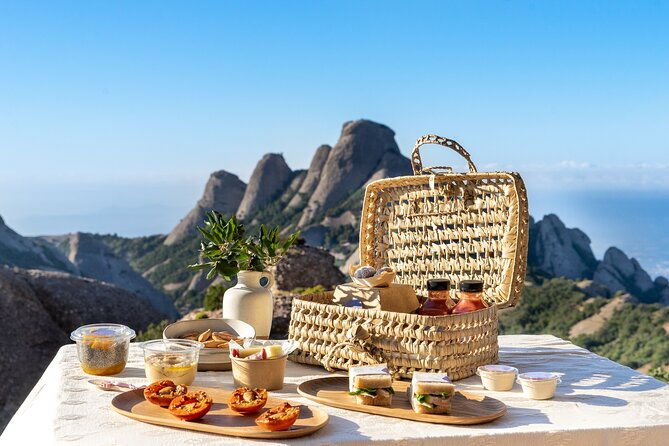 elegant-private-picnic-in-montserrat-at-1100m-altitude