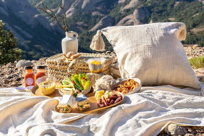 elegant-private-picnic-in-montserrat-at-1100m-altitude