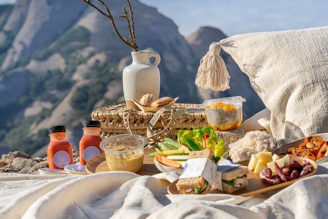 elegant-private-picnic-in-montserrat-at-1100m-altitude