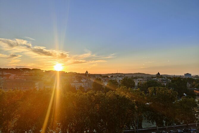 Elegant Rome by night tour and dinner in a local restaurant - FAQ