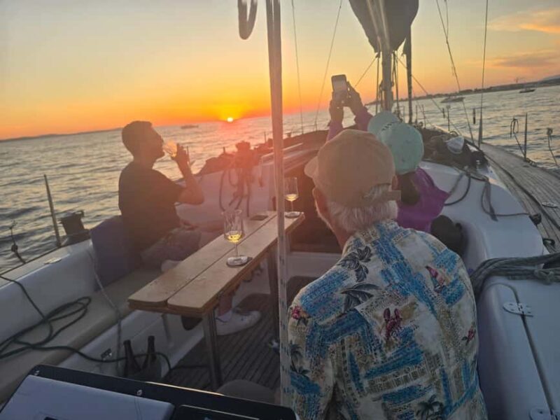 Elegant Sunset cruise under sails,large yacht,full comfort - FAQs