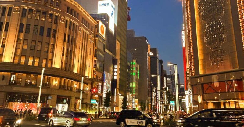 elegant-tokyo-twilight-walk-local-dining-experience