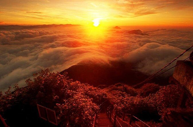 Ella Hotel to Adams Peak Transfers - The Sum Up