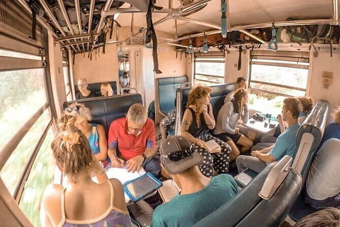 Ella to Nanu Oya train ride on (Train No: 1006 "Podi Menike") - Why This Train Journey Is Special