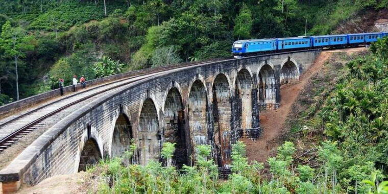 ella-train-experience-with-dip-dine-at-ravana-pool-club