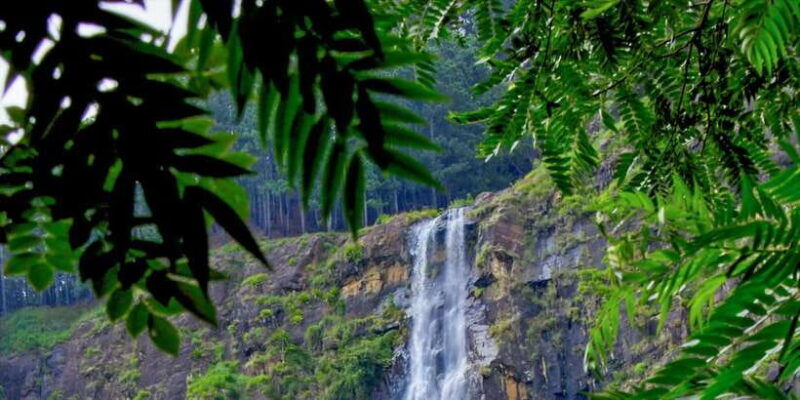 ellabambarakanda-falls-lanka-falls-natural-pool-bath